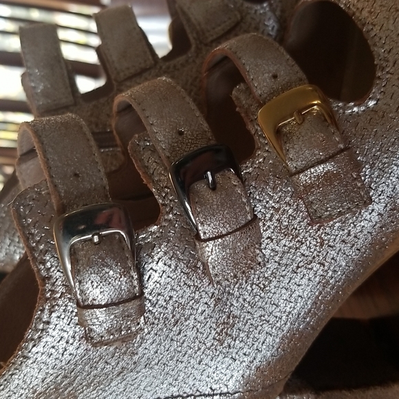 Unity in Diversity Metallic Open-toe Heel - Picture 9 of 9